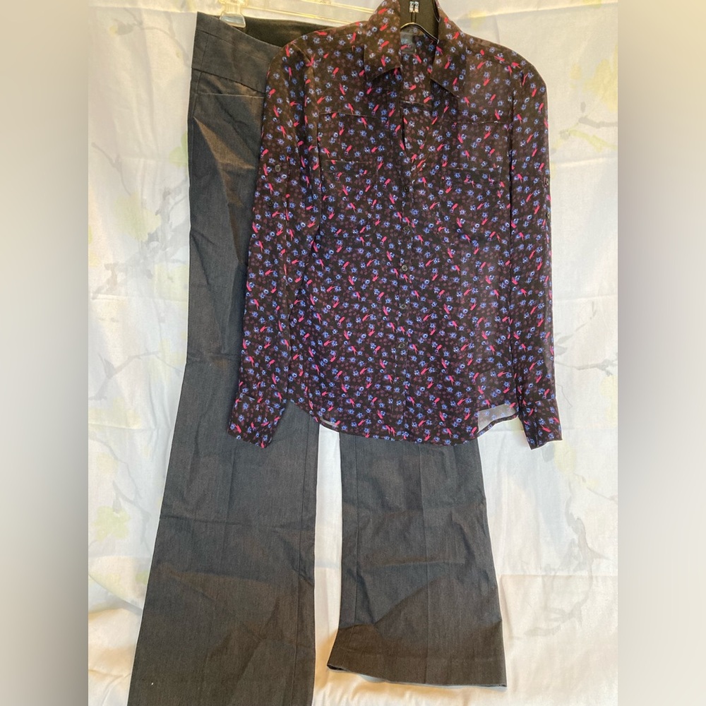 Express sheer button down, XS - Picture 2 of 4